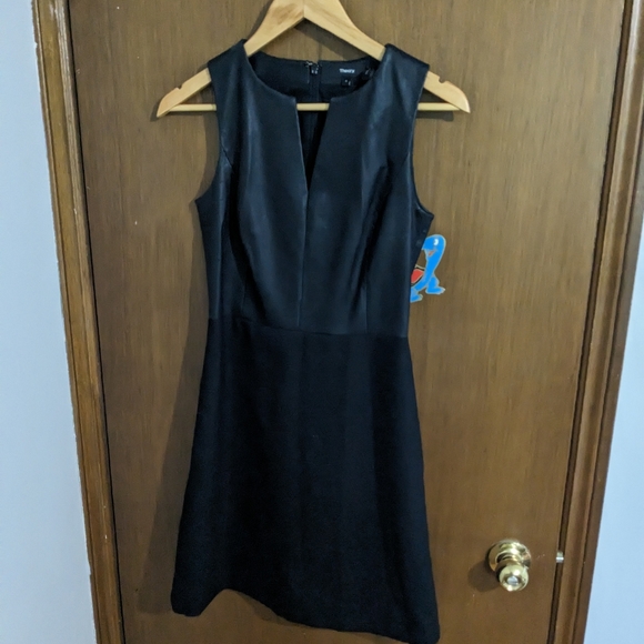 Theory Alinea Mod Stretch Leather Light dress - Picture 3 of 5